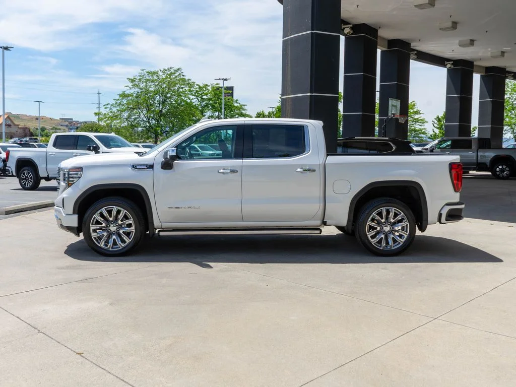 Used 2025 White GMC Denali image 4