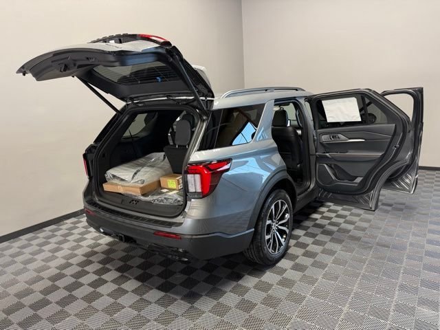 New 2026 Carbonized Gray Metallic Ford ST-Line image 30