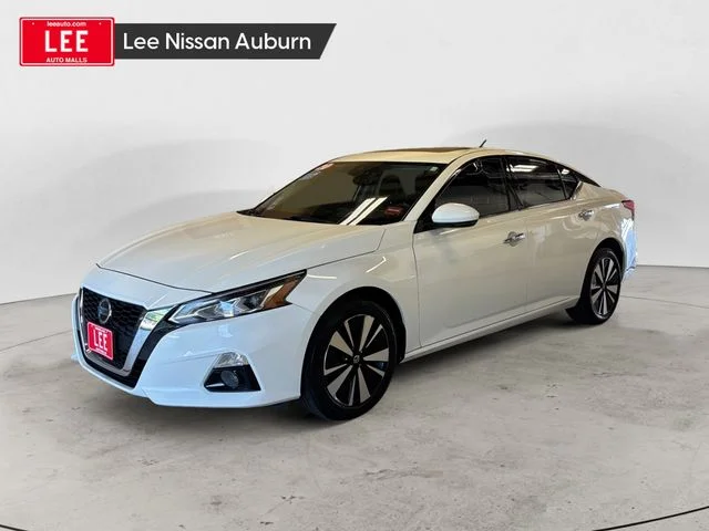 Used 2020 White Nissan 2.5 SL image 1
