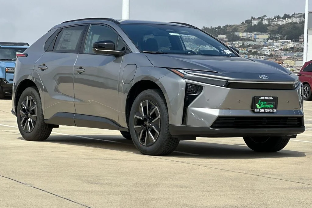 New 2026 Heavy Metal <sup>1</sup> Toyota  XLE image 2