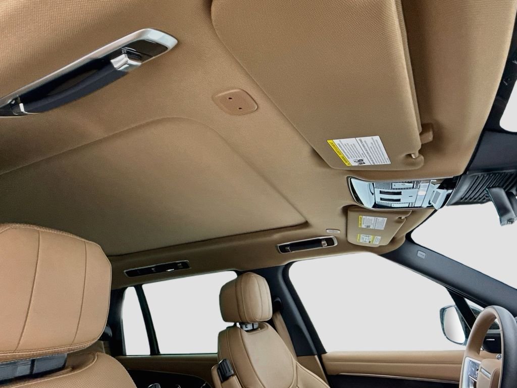 New 2026 Fuji White LAND ROVER SE LWB 7-Seats / V8 image 17