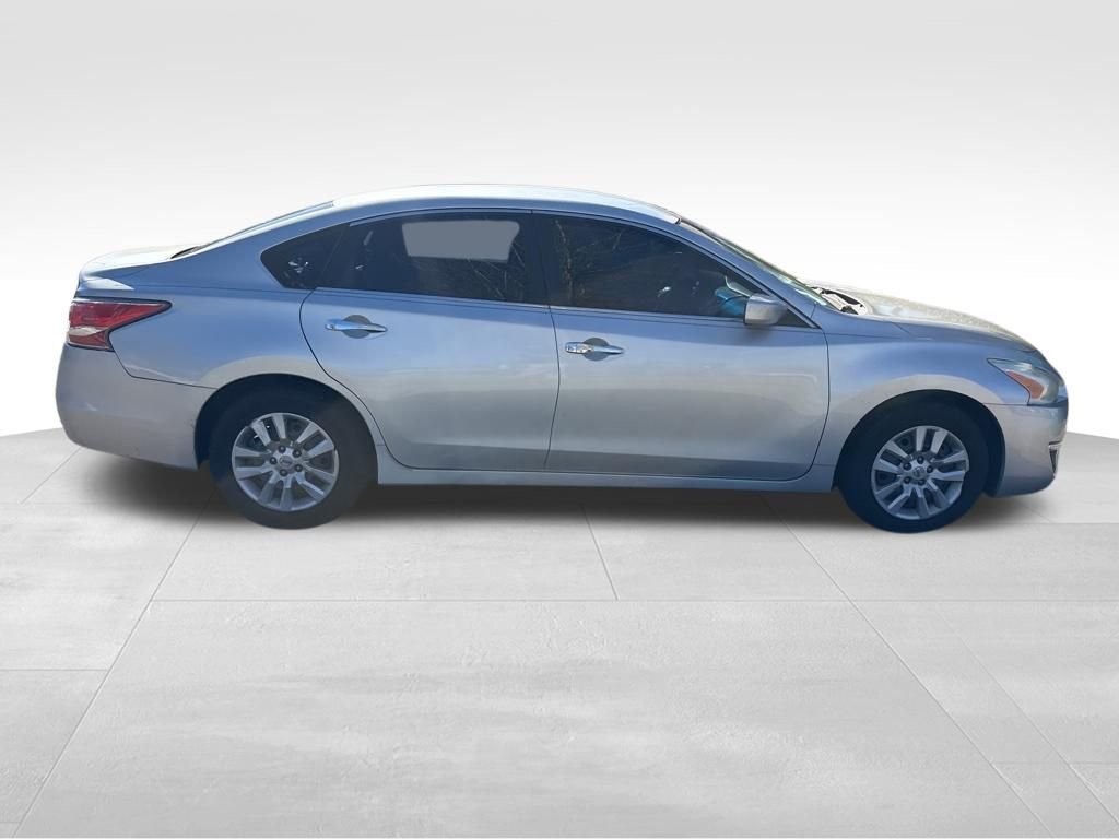 Used 2014 Silver Nissan 2.5 S image 5