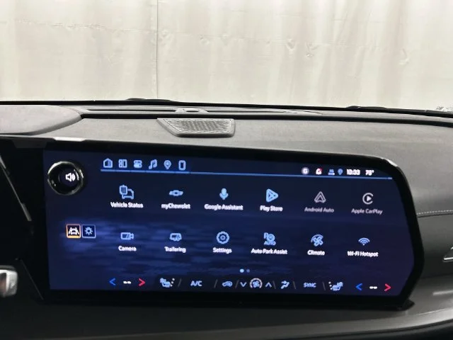 New 2027 Summit White Chevrolet LT image 16