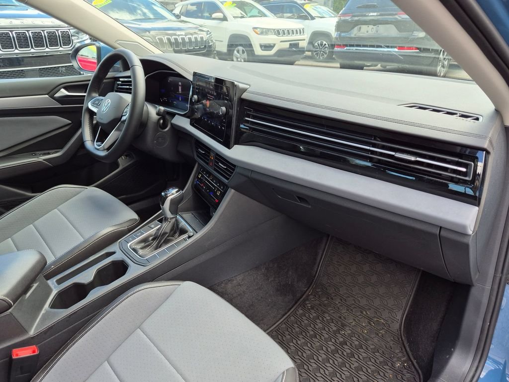 Used 2025  Volkswagen 1.5T SE image 27