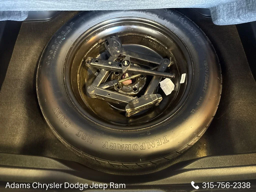 Used 2019 Red Jeep Limited image 9
