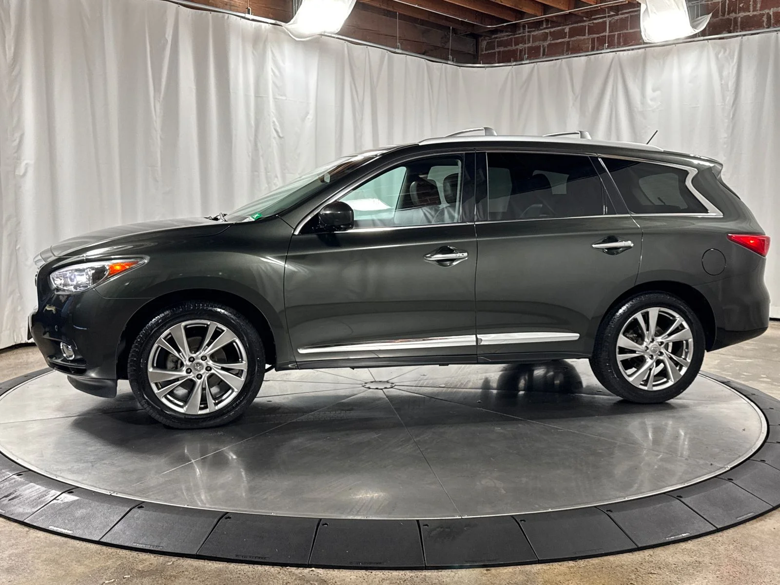 Used 2013 Green INFINITI Base image 10