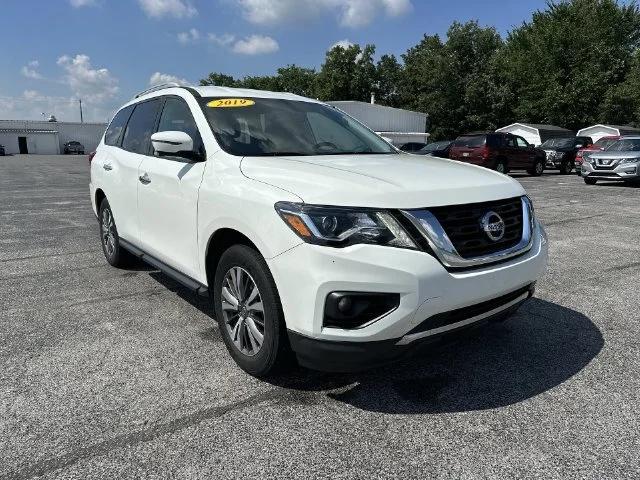 Used 2019 White Nissan SL image 12