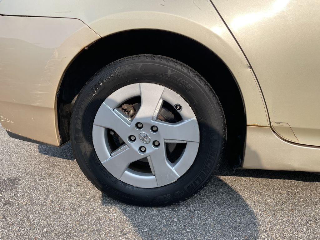 Used 2010 Gold Toyota II image 12