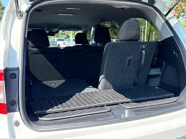 Used 2019 White Diamond Pearl Honda EX image 20