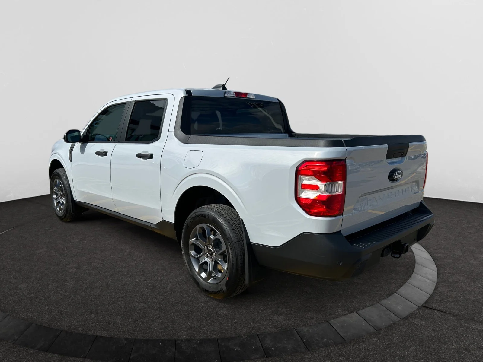 New 2026 Space White Metallic Ford XLT image 3