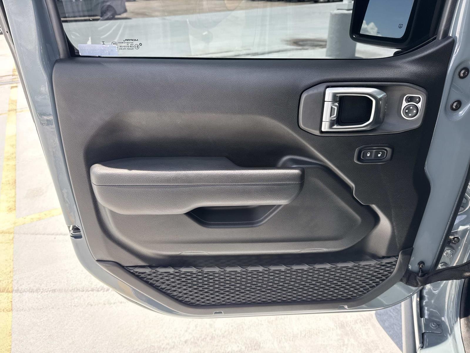 Used 2025 Anvil Clearcoat Jeep Nighthawk image 18