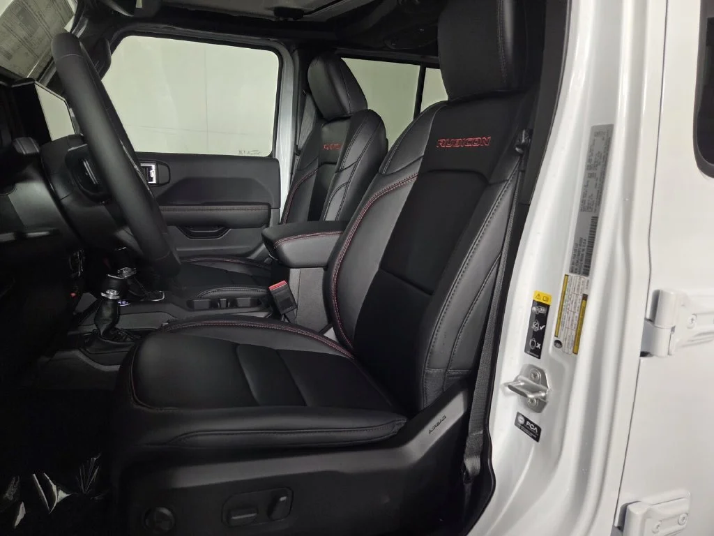 New 2026 Bright White Clear-Coat Exterior Paint Jeep Rubicon X image 10