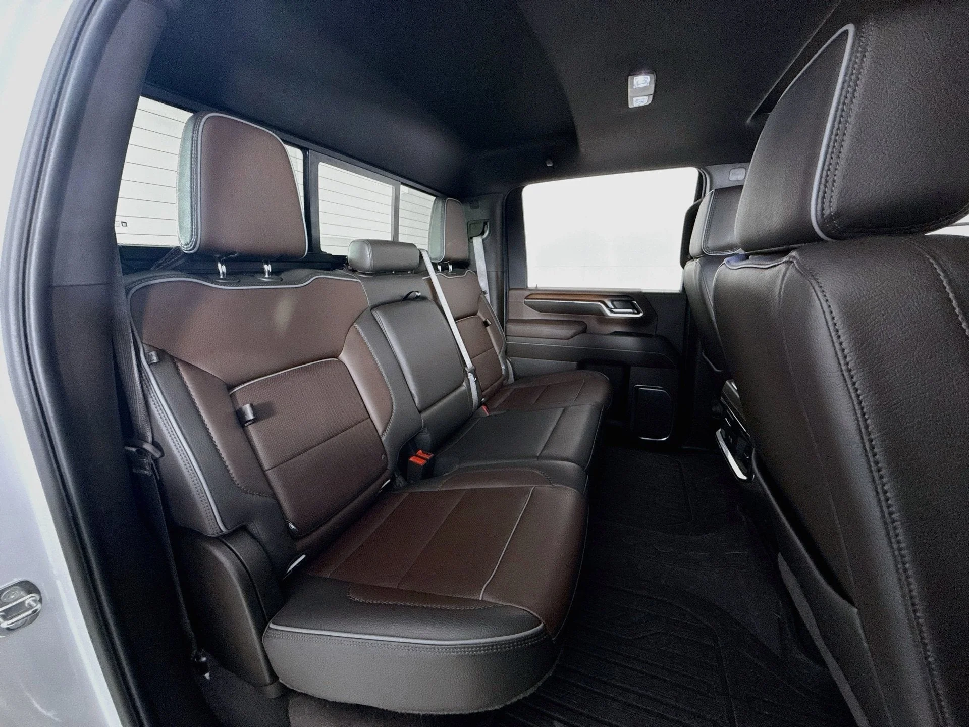 Used 2024 White Frost Tricoat GMC Denali image 22
