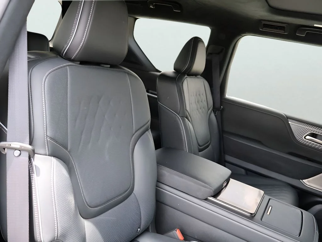 Used 2025 Mineral Black INFINITI AUTOGRAPH image 14