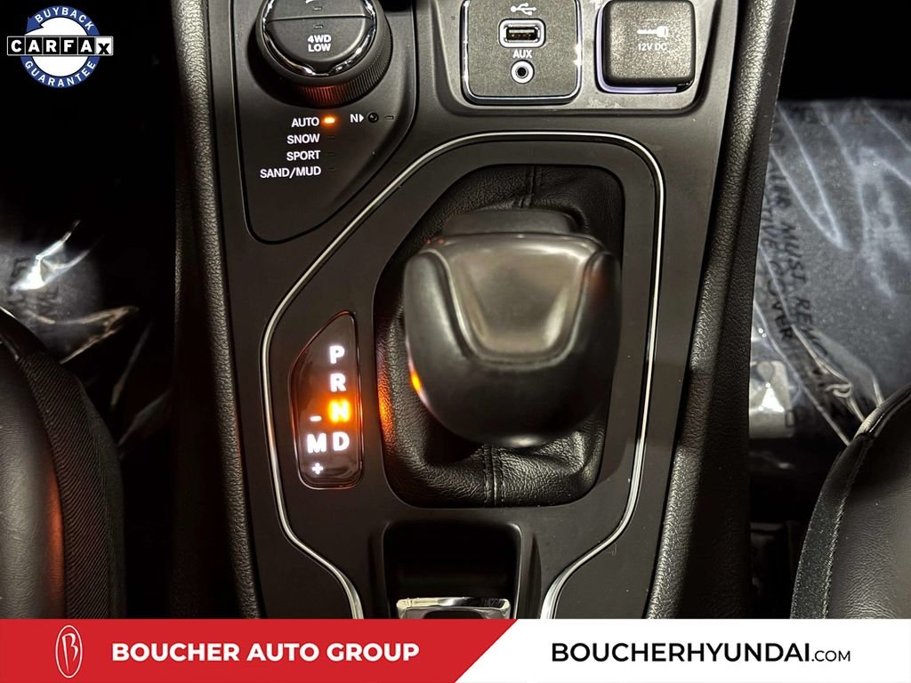 Used 2019 Diamond Black Crystal Pearlcoat Jeep Latitude Plus image 17