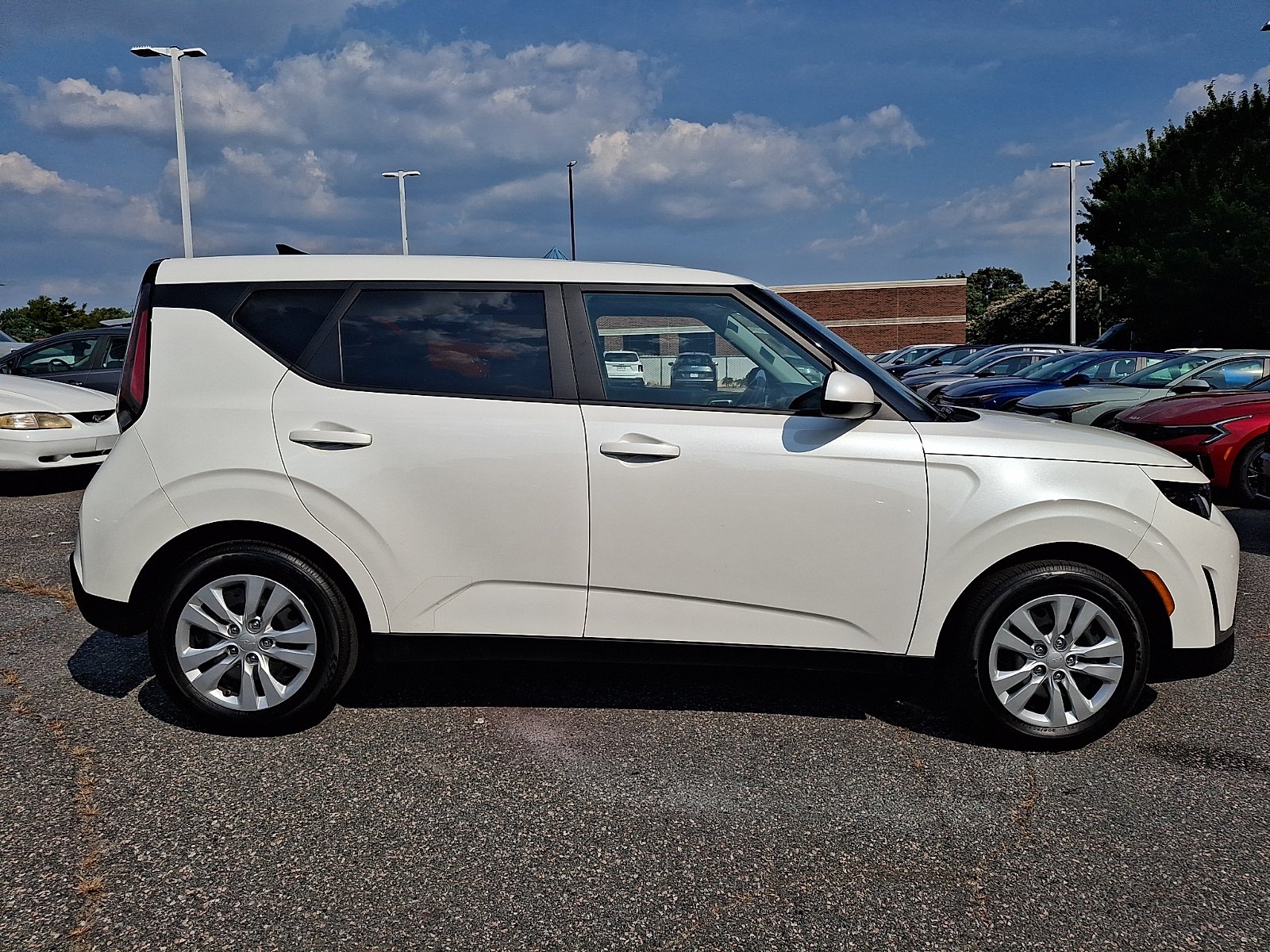 Certified Used 2025 Snow White Pearl Kia LX image 7