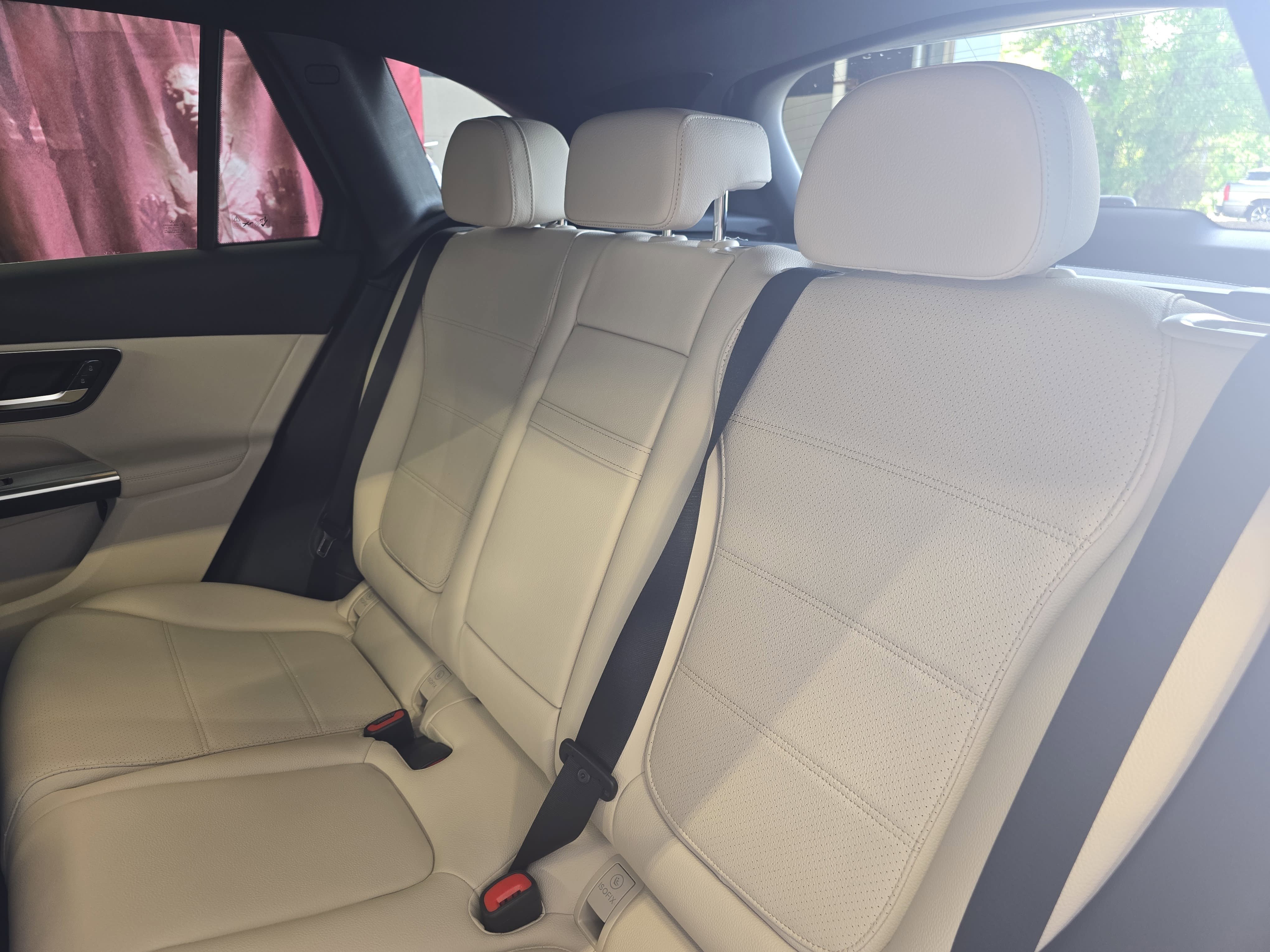 New 2026 MANUFAKTUR Moonlight White Metallic Mercedes-Benz GLC300 image 15