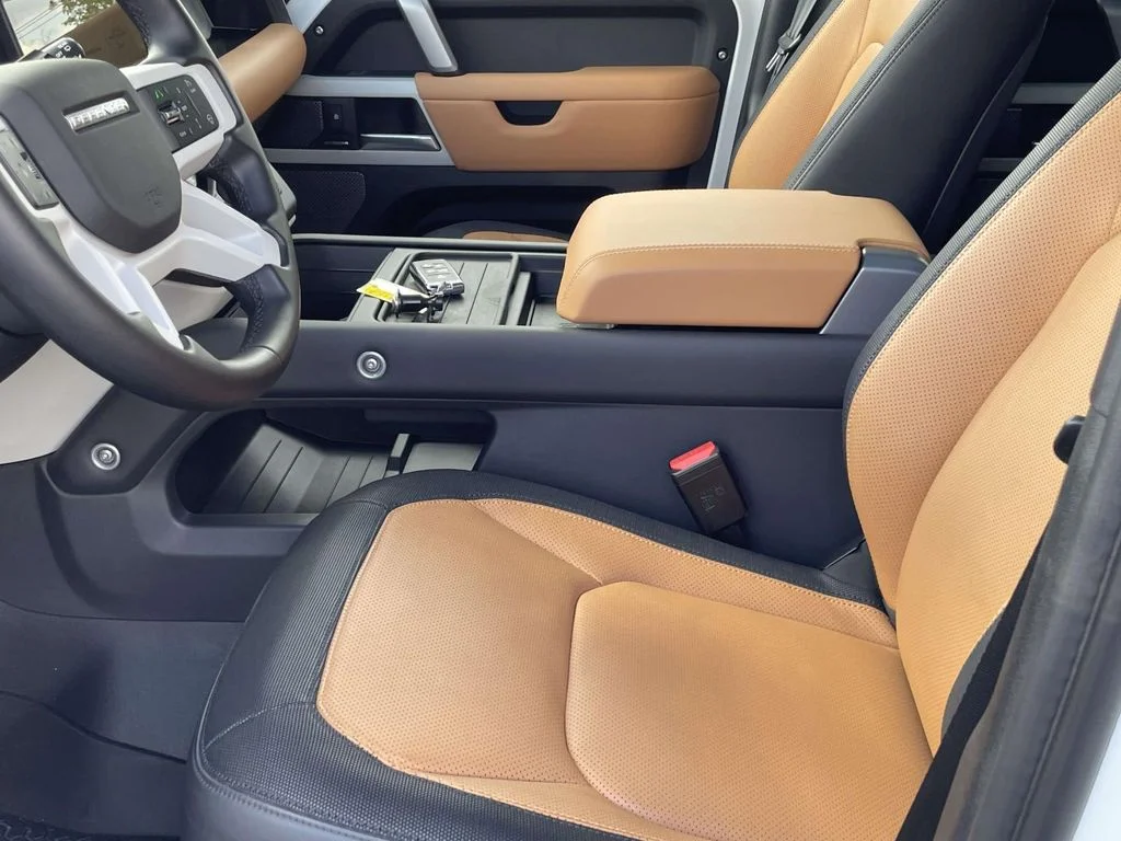 2024 Land Rover Defender X-Dynamic SE - Photo 11