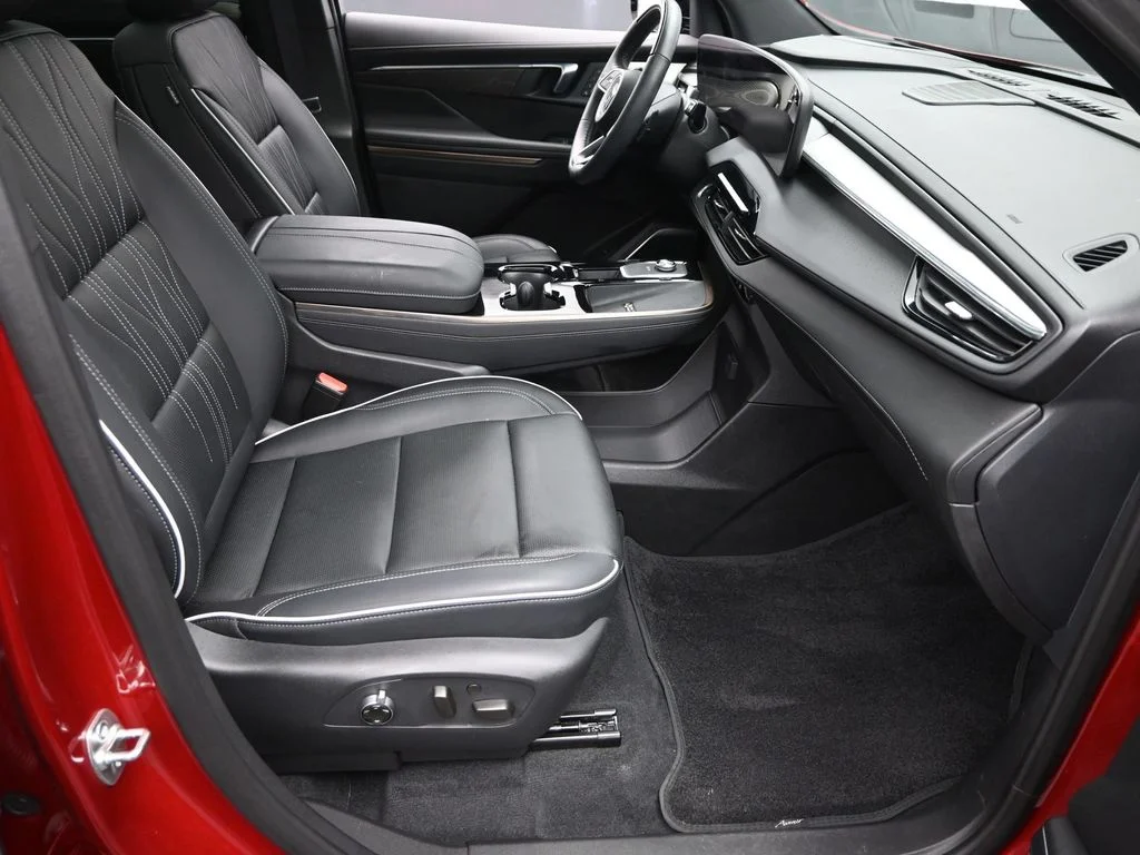 Certified Used 2025 Red Buick Avenir image 9