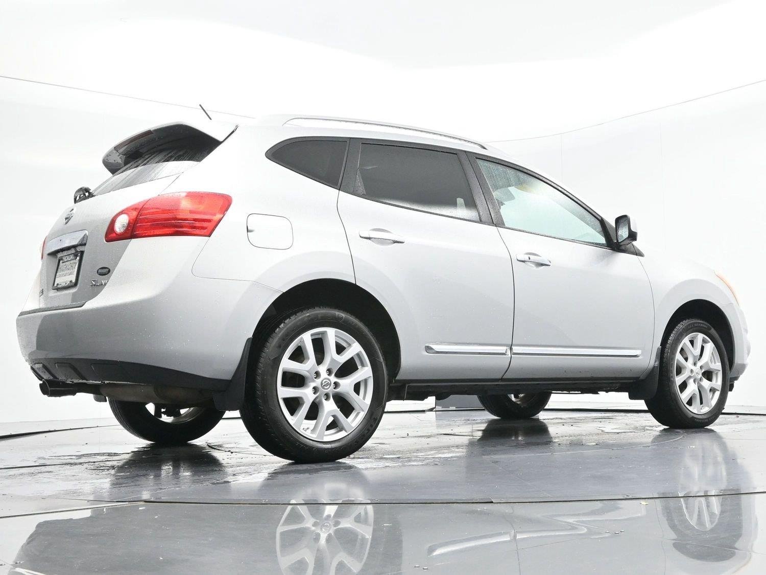 Used 2013 Brilliant Silver Nissan SL image 52