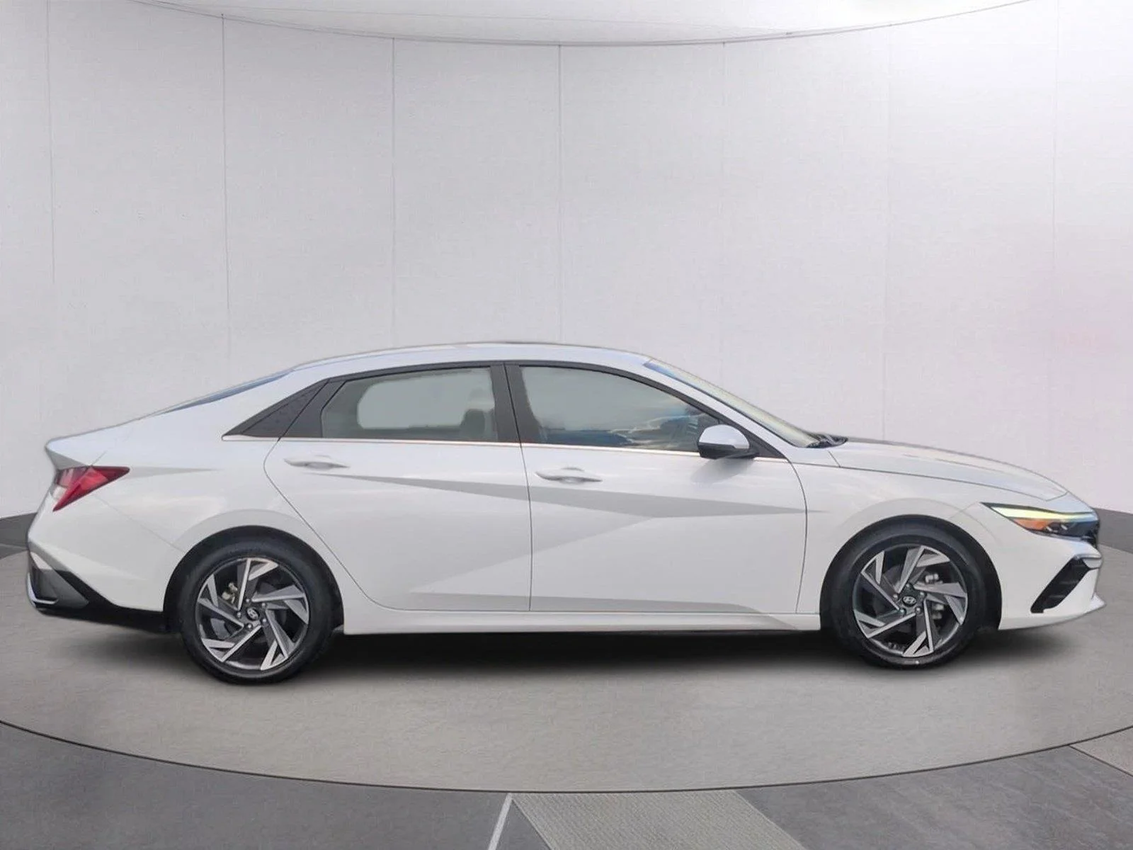 Used 2024 Serenity White Hyundai Limited image 8