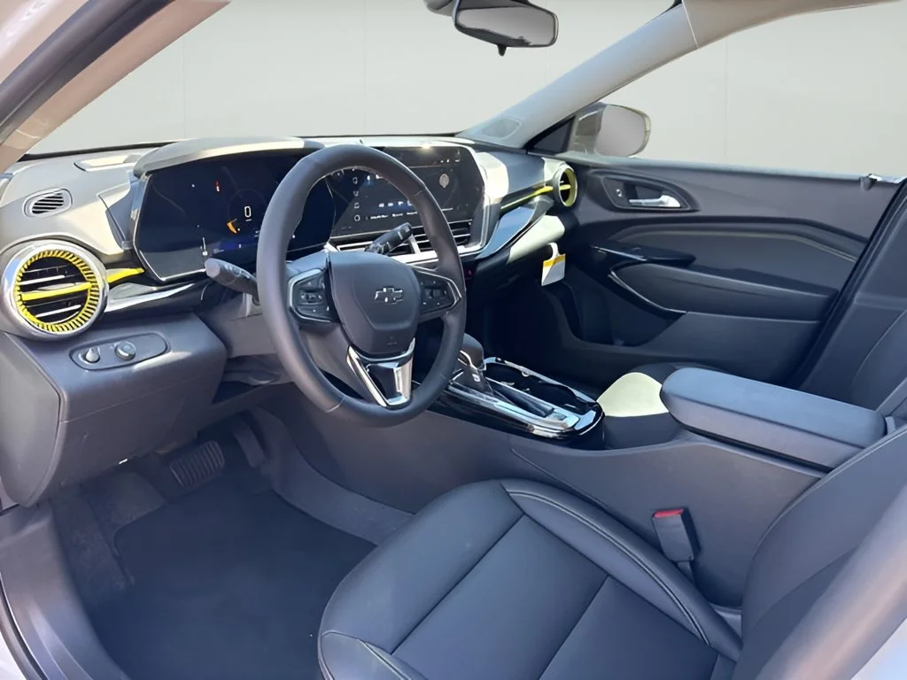 New 2026 Summit White Chevrolet ACTIV image 8