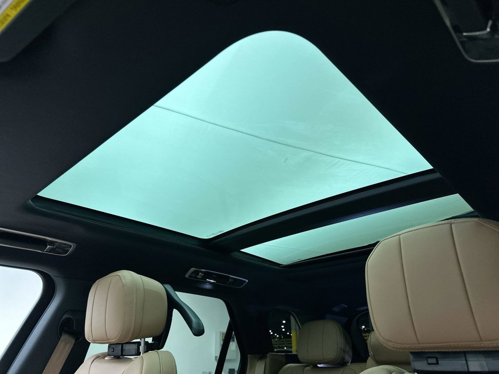 New 2027 Santorini Black Land Rover SE image 11