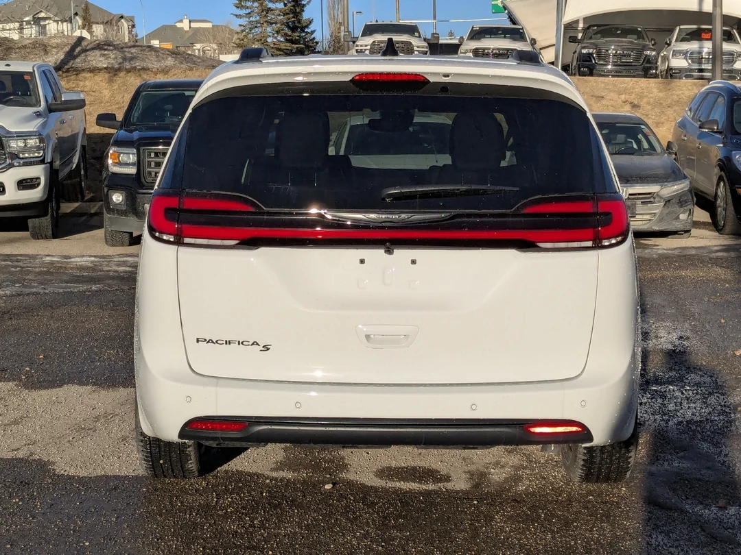 New 2026 White Chrysler Select - - FWD - Full Sunroof - S Appearance Package - 20 Foreshadow Wheels - Stow n Go & More! image 7