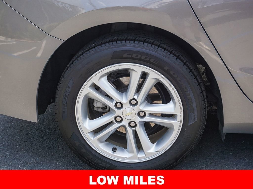 Used 2018 Gray Chevrolet LT image 8