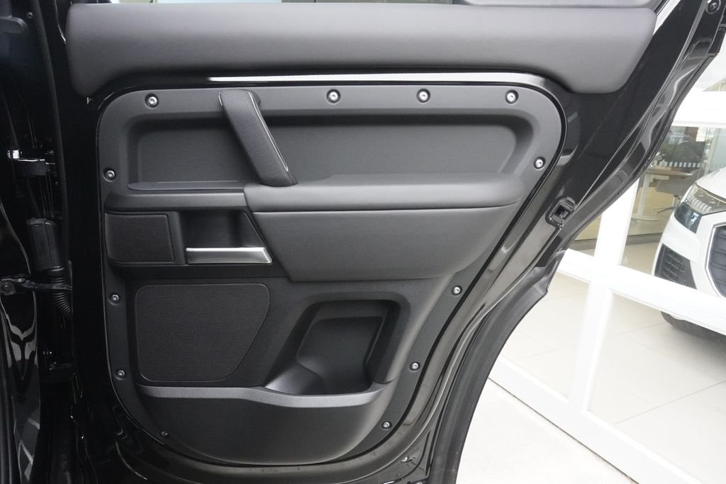 2026 Land Rover Defender V8 - Photo 25