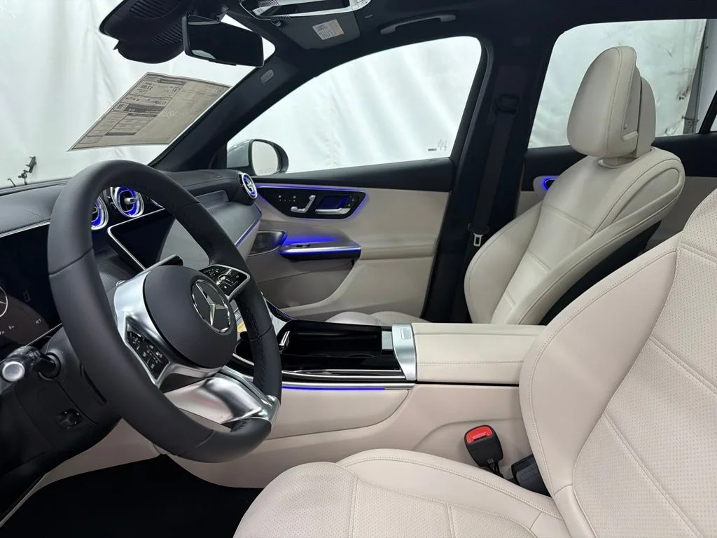 New 2027 White Mercedes-Benz GLC 300 image 14