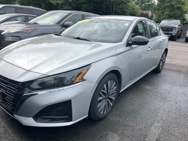 Used 2024 Silver Nissan 2.5 SV image 4