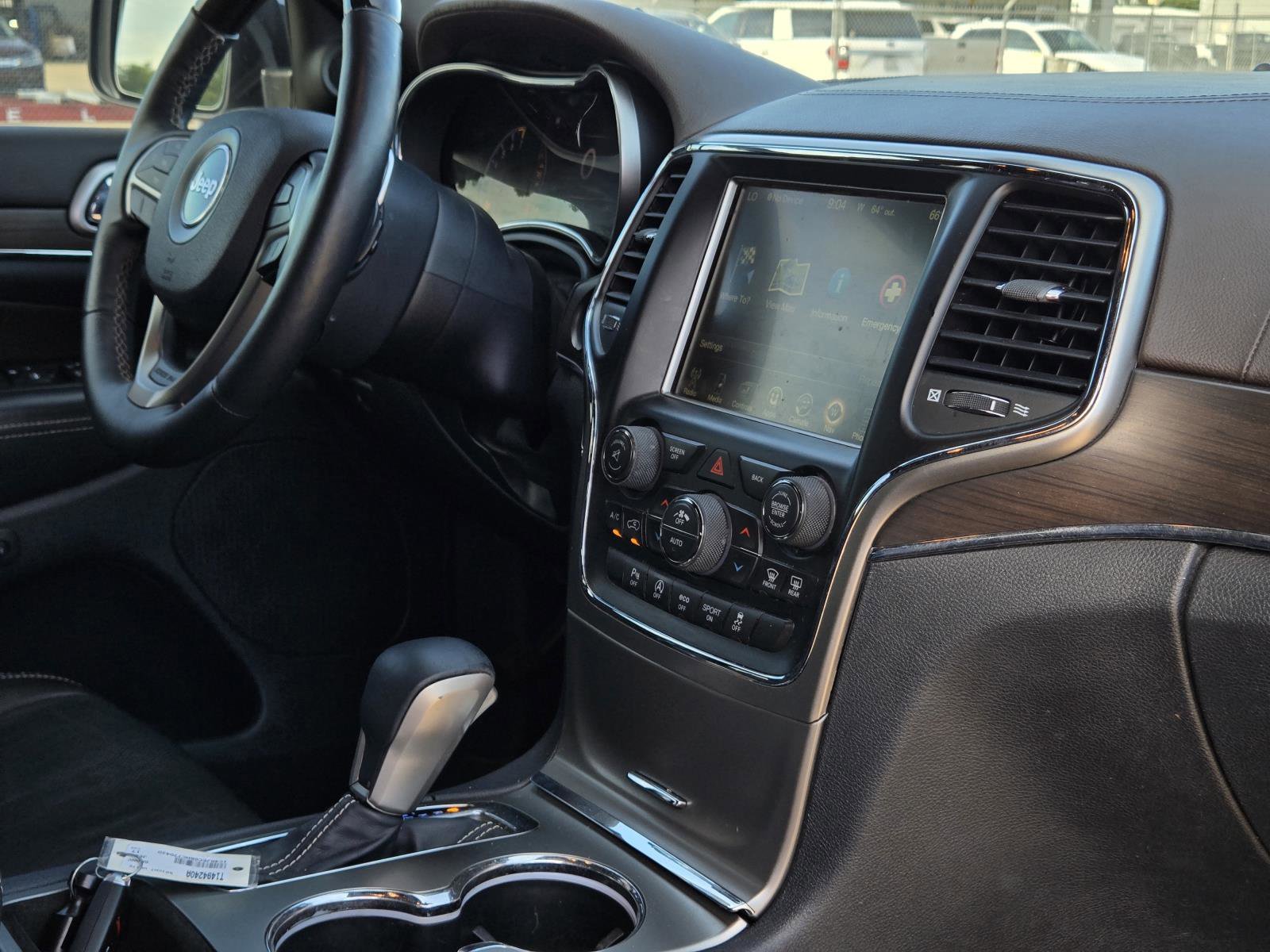 Used 2017 Ivory 3-Coat Jeep Overland image 40