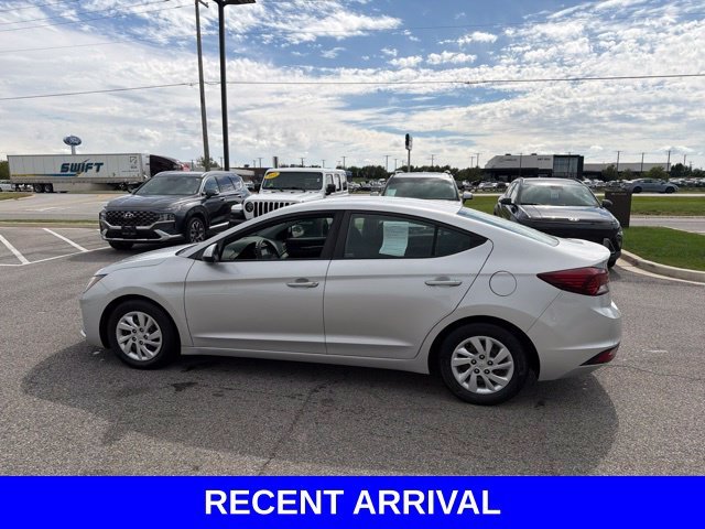Used 2019 Silver Hyundai SE image 13