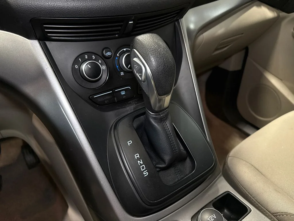 Used 2016 Blue Ford SE image 18
