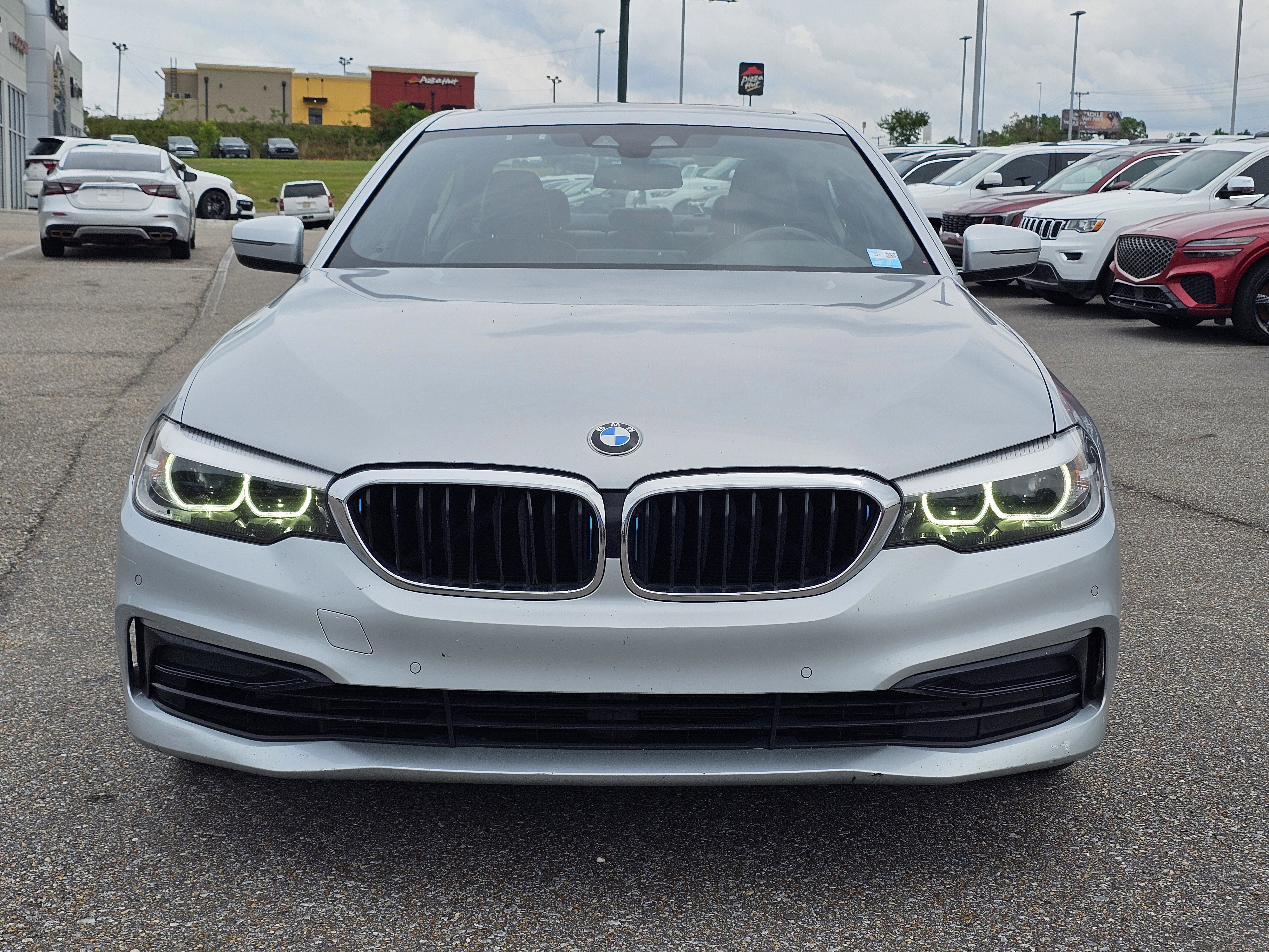 Used 2019 Glacier Silver Metallic BMW 530e iPerformance image 2