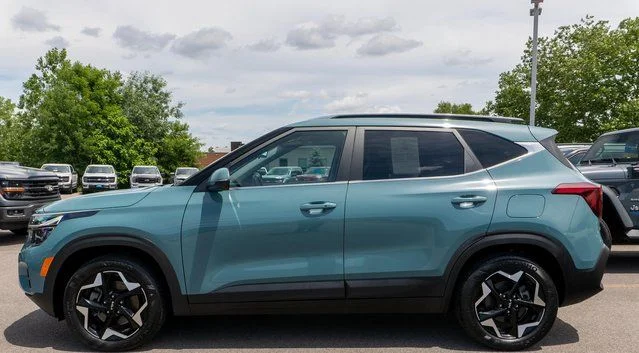 Used 2024 Blue Kia EX image 9