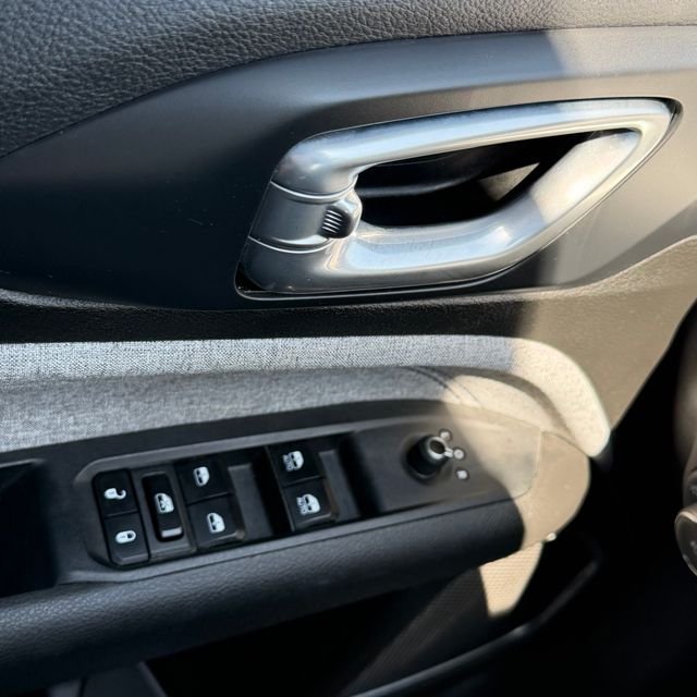 Used 2024 White Jeep Latitude image 15