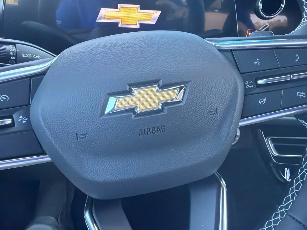 New 2027 Summit White Chevrolet LT image 2