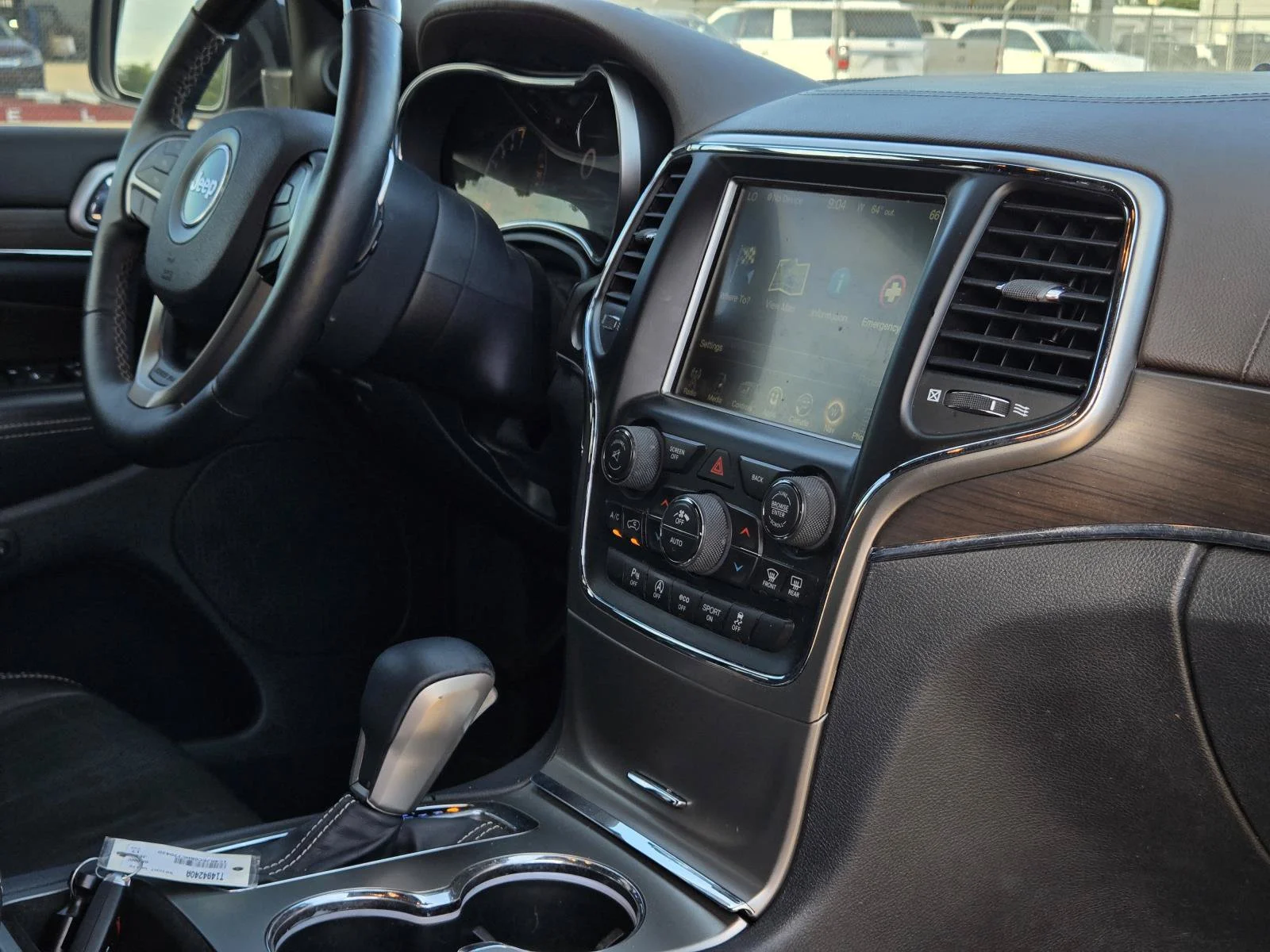 Used 2017 Ivory 3-Coat Jeep Overland image 40