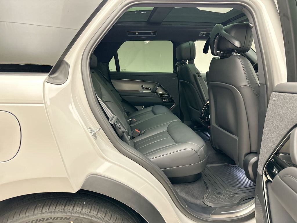 New 2027 Borasco Grey Metallic Land Rover Dynamic SE image 7