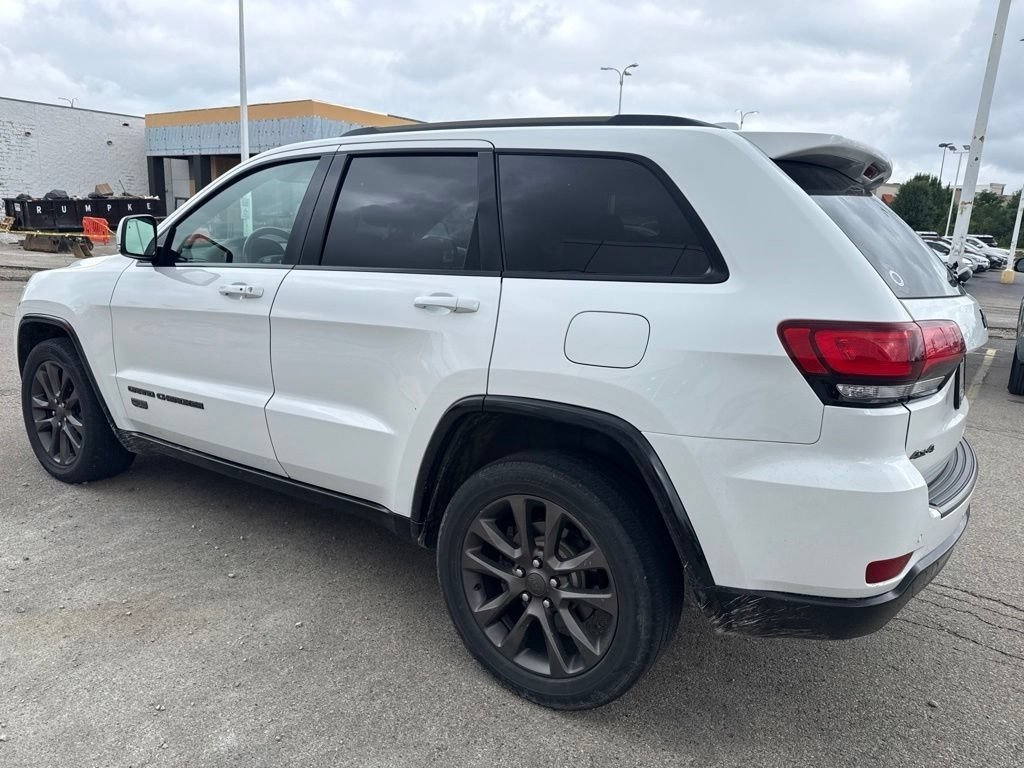Used 2016 Bright White Clearcoat Jeep Limited image 9