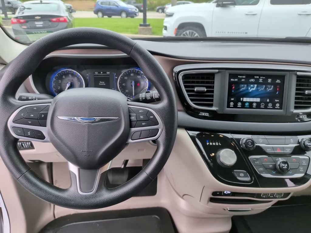 Used 2021 White Chrysler LXI image 25