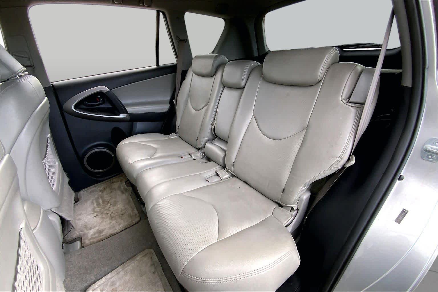 Used 2007 Classic Silver Metallic Toyota Limited image 19