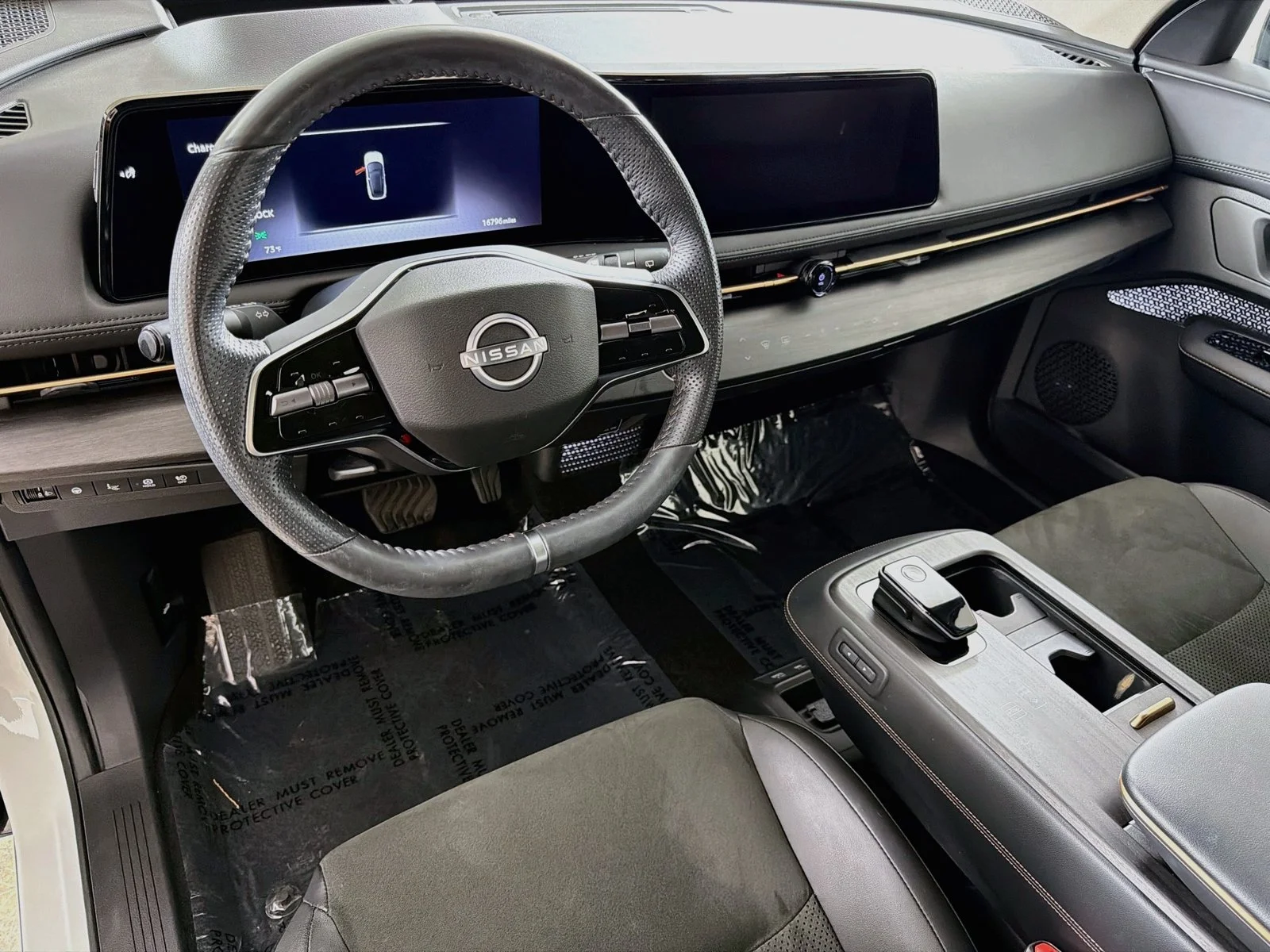 Used 2024 Everest White Pearl Tricoat/Black Diamond Pearl Nissan ENGAGE image 9