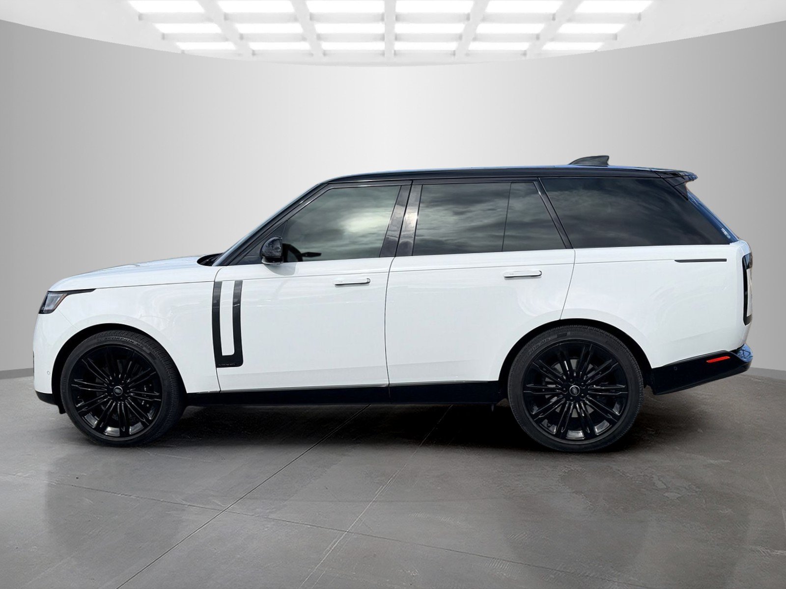 Used 2025 Fuji White Land Rover Autobiography image 8