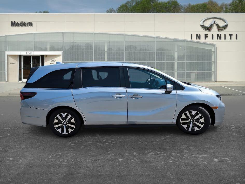 Used 2025 Solar Silver Metallic Honda EX-L image 3