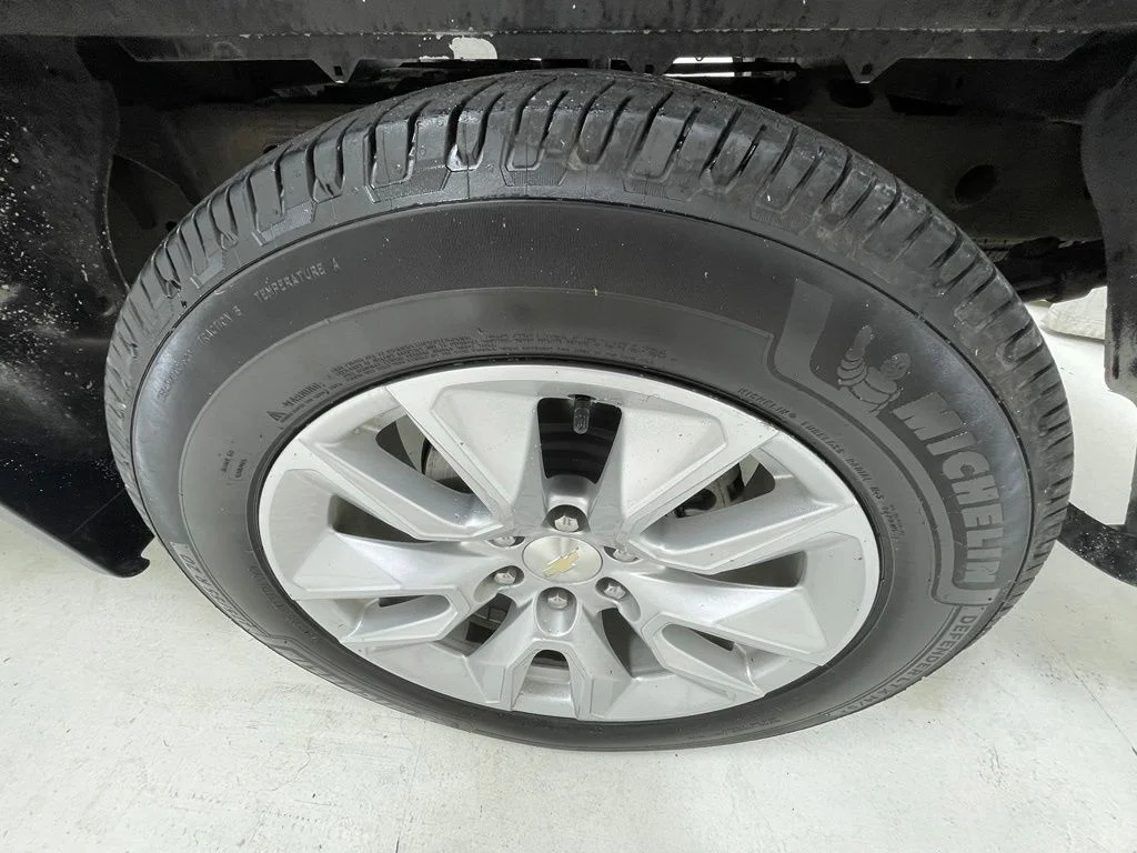 Used 2022 White Chevrolet Custom image 10