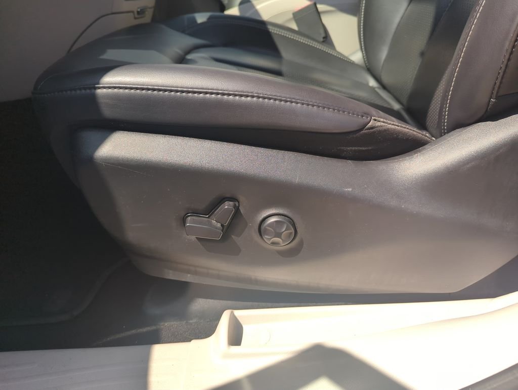 Used 2023 Silver Chrysler Touring L image 12