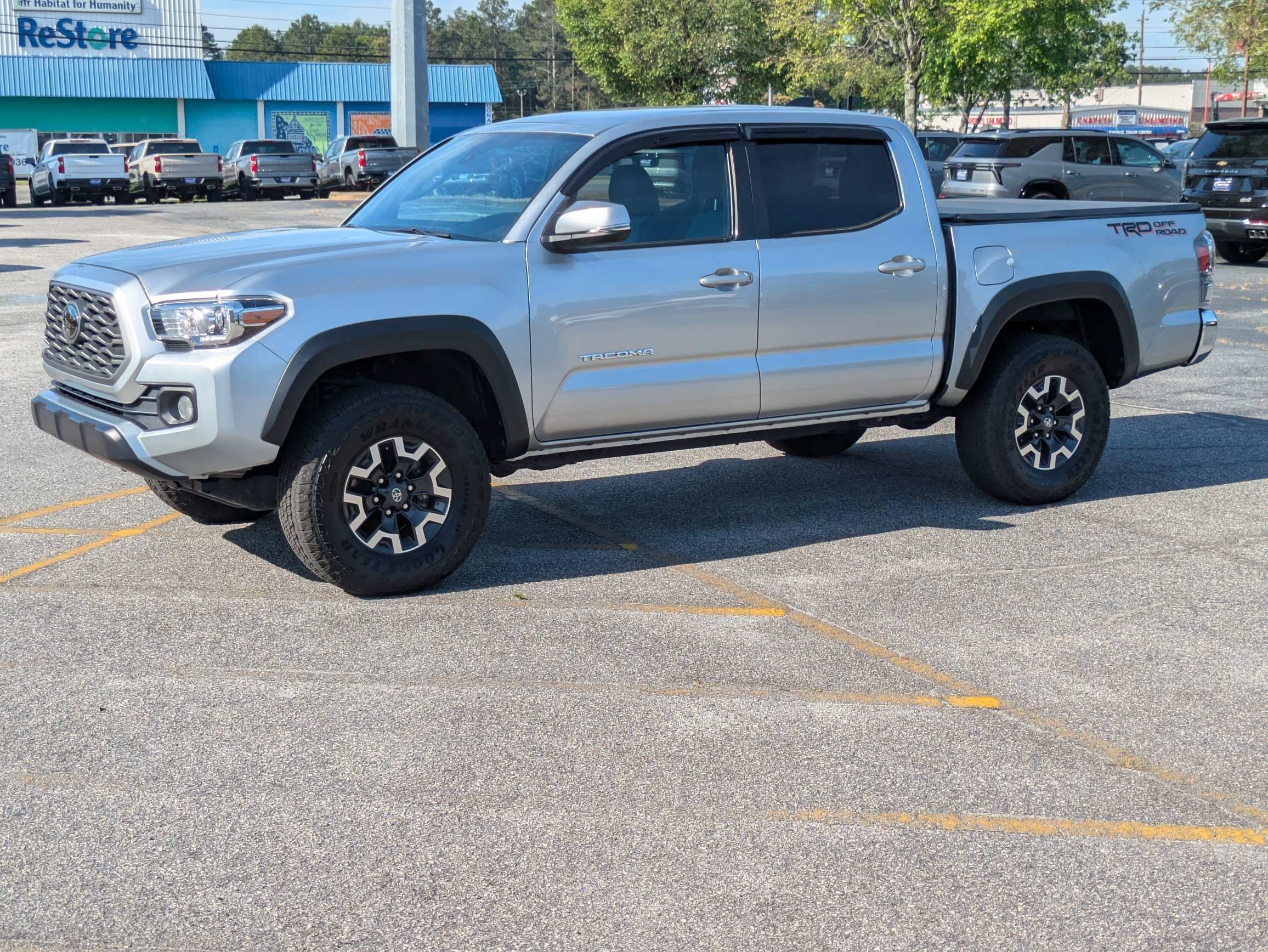 Used 2023 White Toyota  image 8